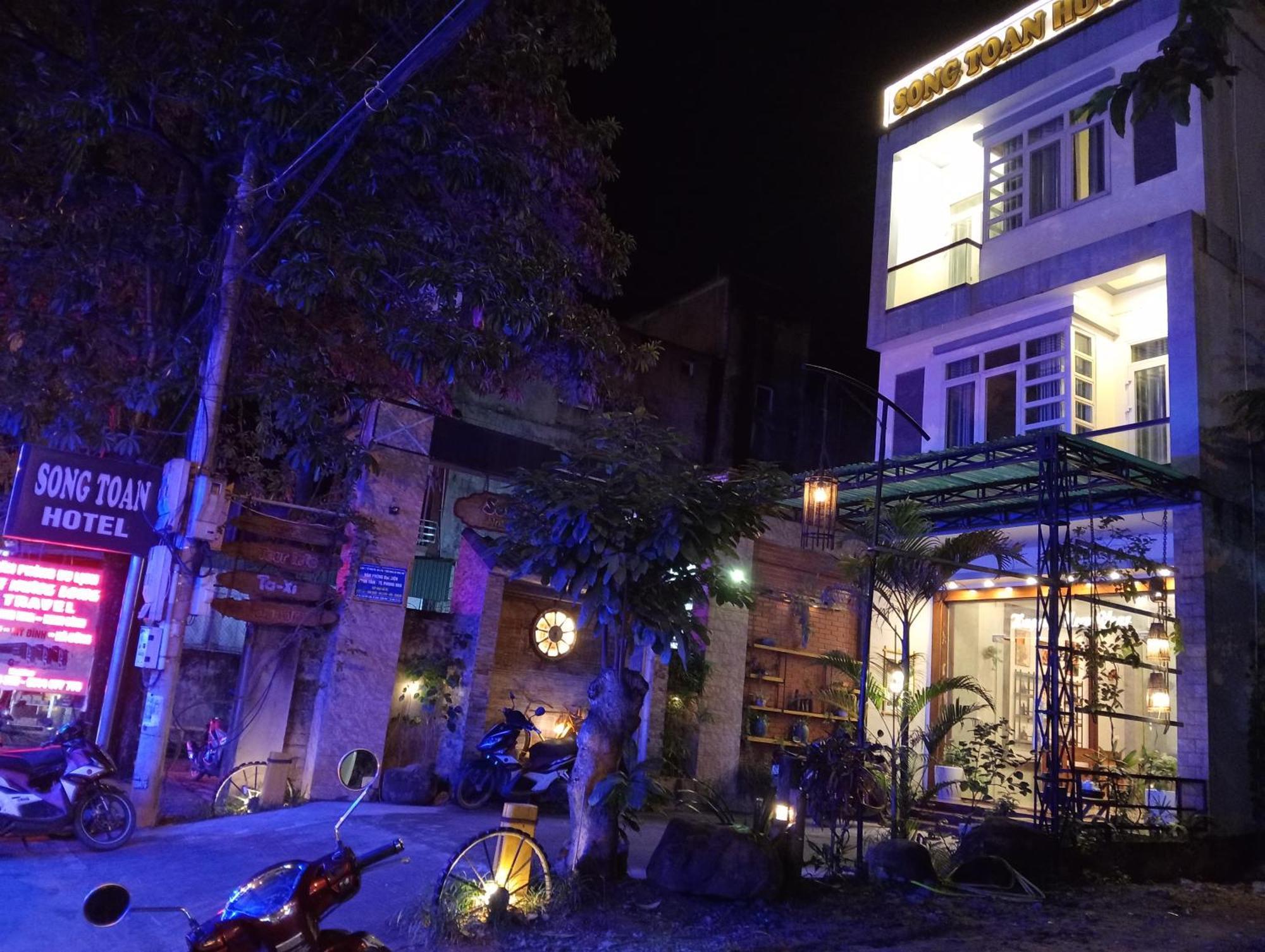 Song Toan Hotel 퐁냐 외부 사진